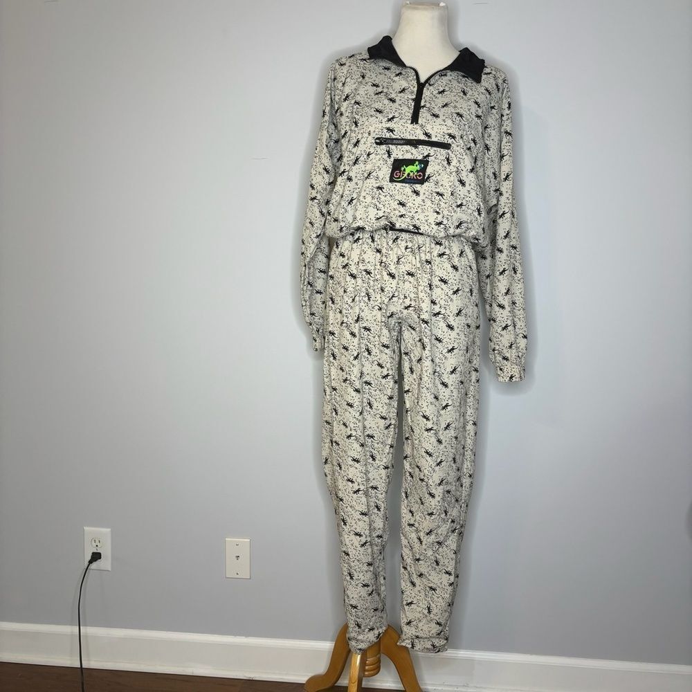 Gecko- Unisex White & Black Pants w/ Gecko's
